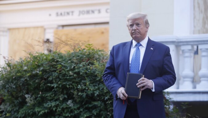 Twitter удалил видео с речью Трампа о гибели Флойда