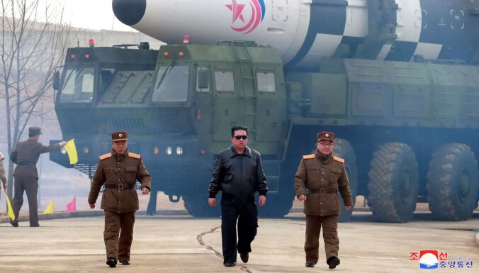 Kims Čenuns svin pirmo desmitgadi kā oficiāls Ziemeļkorejas līderis