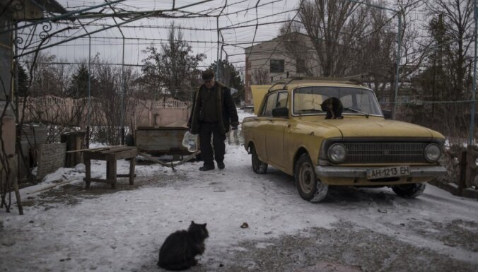 Два миллиона человек остаются без мобильной связи на востоке Украины