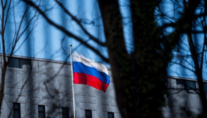 Krievijas jēlnaftai nē – ES apstiprina jauno sankciju paketi