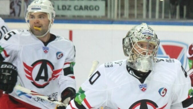 Puse 'Avtomobiļist' hokejistu slimo; pārceļ KHL maču