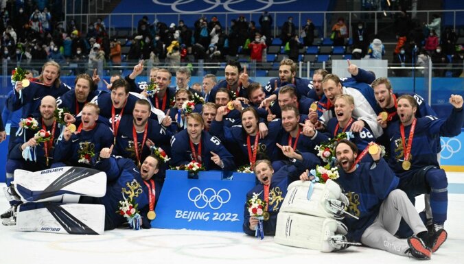 Олимпийские чемпионы вернулись на родину: сборную Финляндии чествовали 20 тысяч человек