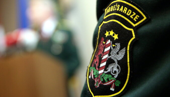 Uz Latvijas robežas Moldovas pilsonis uzrāda viltotu vadītāja apliecību