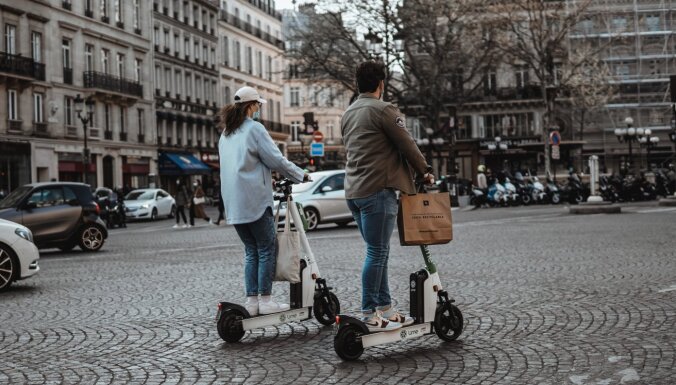 No 1. septembra Parīzē aizliegta elektrisko skrejriteņu noma