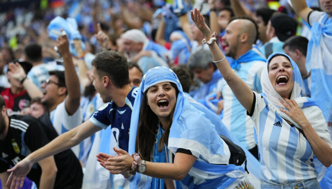Фанатки из Аргентины, оголившие грудь после финала ЧМ, избежали наказания: власти Катара простили их