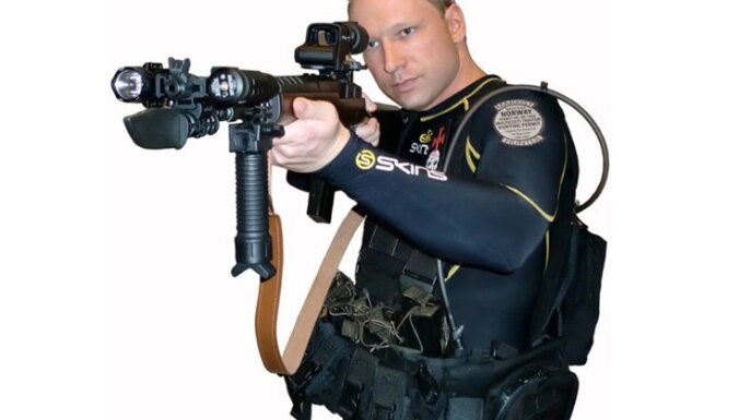 Breiviks sūdzas par 'spīdzināšanu' ar novecojušu 'Playstation' konsoli