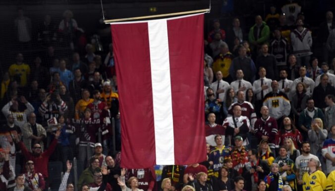 ВИДЕО: Как фанаты сборной Латвии допели гимн до конца