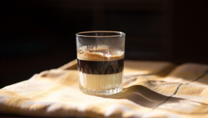 'Café bombon' jeb espresso ar iebiezināto pienu spāņu gaumē