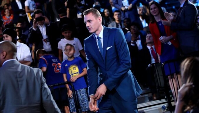 ВИДЕО, ФОТО: Пасечник стал пятым латвийским баскетболистом, выбранным на драфте НБА