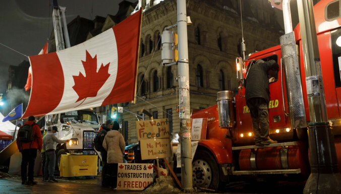 Kanādas policija pieprasījusi protestētājiem pārtraukt Otavas blokādi