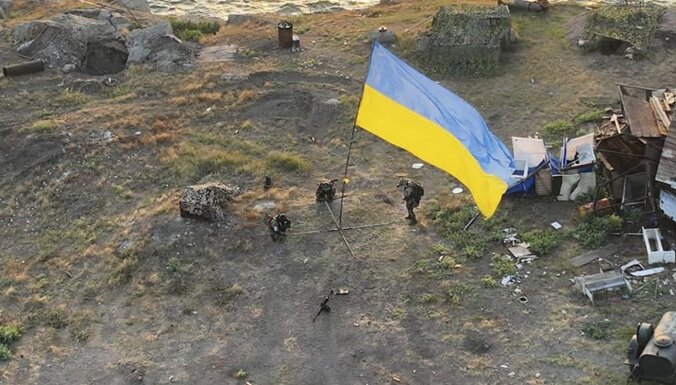 Zmijinijas salā atkal plīvo Ukrainas karogs