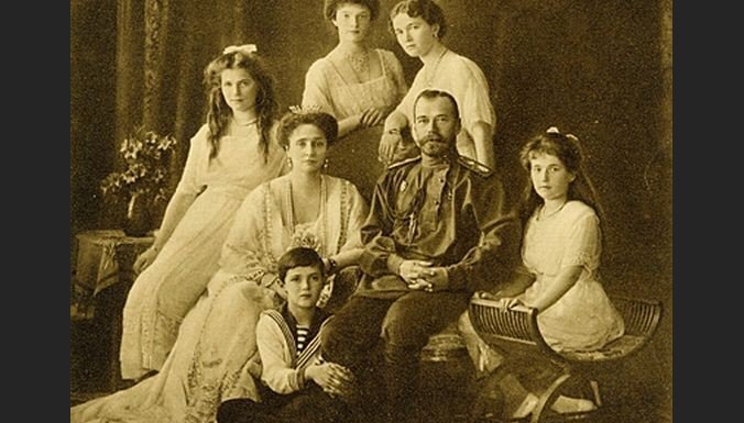В России следствие эксгумирует останки Николая II и его семьи