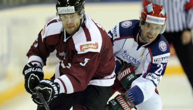 Latvijas hokeja izlase līdzīgā spēlē piekāpjas Krievijas valstsvienībai