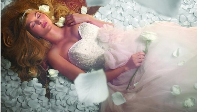 Foto: Kad sapnis kļūt par princesi pārvēršas īstenībā - pasaku iedvesmota kāzu tērpu kolekcija