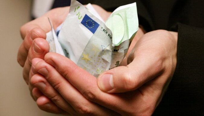 Латвия попросит денег у президента ЕС