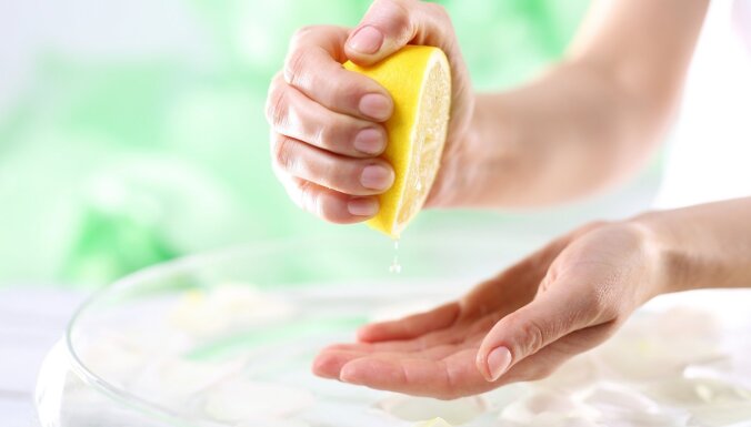 Kāpēc veļasmašīnā vajadzētu pievienot citronu sulu?