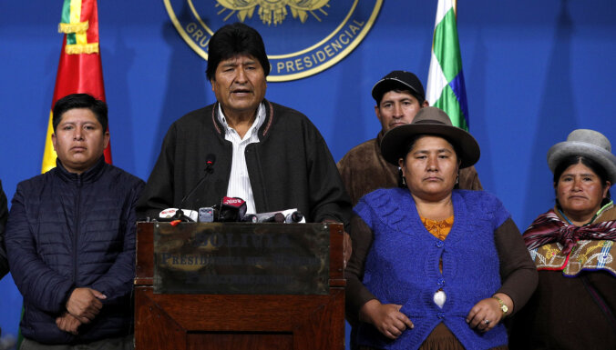 Bolīvijas prezidents Evo Moraless atkāpjas un pazūd