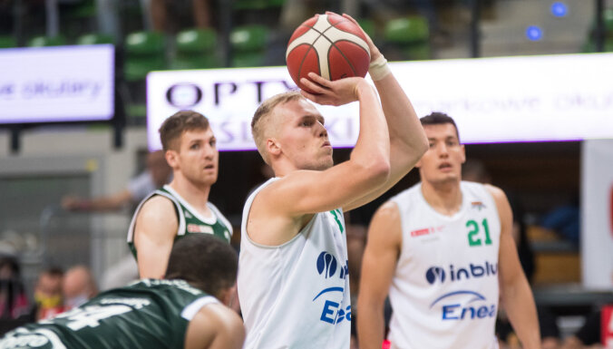 Latvijas basketbolistu savstarpējā cīņā ACB spēlē uzvaru svin Bērziņa un Šteinberga pārstāvētā 'Baxi'