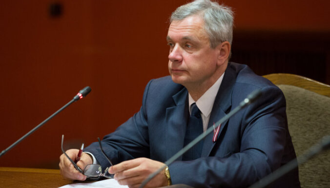 Шадурскис обвинил Рижскую думу в обмане и стремлении деградировать лучшие школы Латвии
