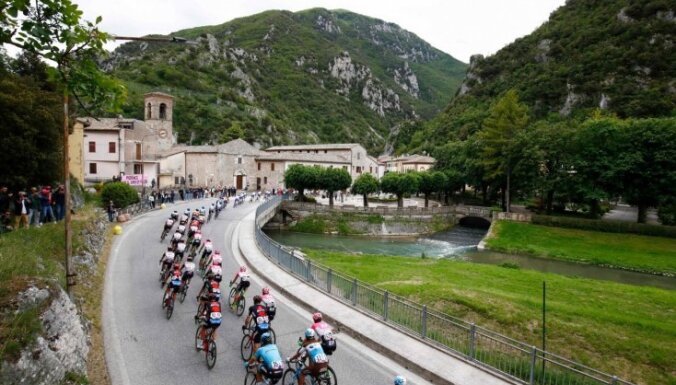 Neilandam augstā 30. vieta 'Giro d'Italia' posmā; uzvar kopvērtējuma līderis Jeitss