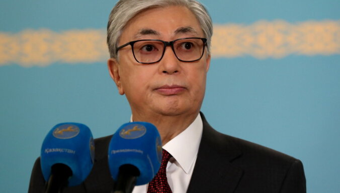 Kazahstānas prezidents uzdod atrast jaunus naftas eksporta maršrutus Krievijas apiešanai