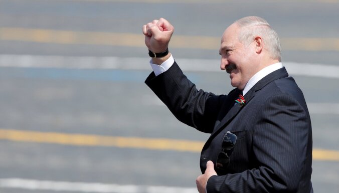 Лукашенко пообещал найти каждого участника протестов и в воскресенье "навести порядок" в Минске