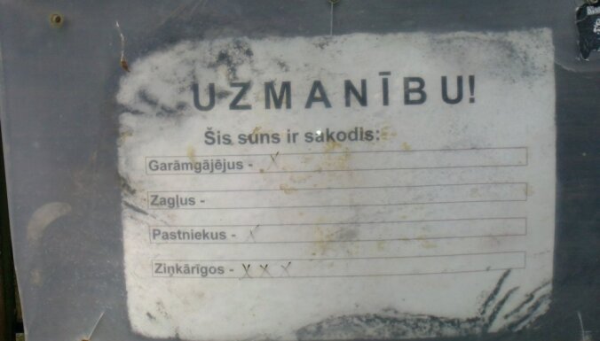 Foto: 'Normāls kaķis un nikna saimniece' – aculiecinieks iemūžina brīdinājuma zīmes Jūrmalā
