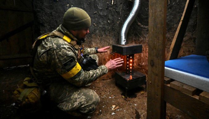 Воюющий в Украине латвиец: некоторые окопные свечи сделаны неправильно