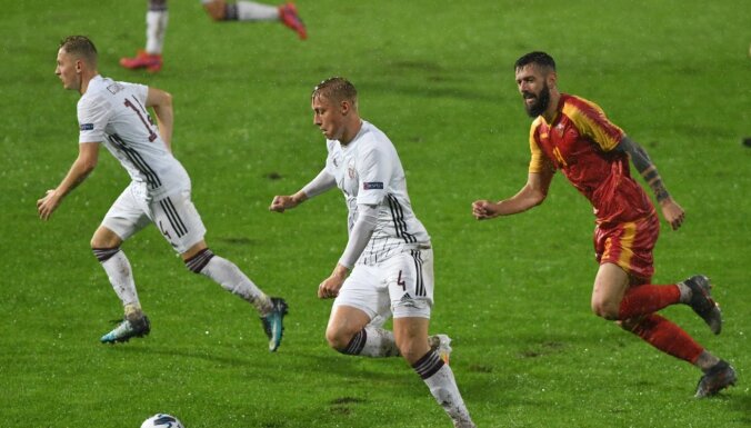 Latvijas futbola izlase nepateicīgos apstākļos izlaiž uzvaru Melnkalnē
