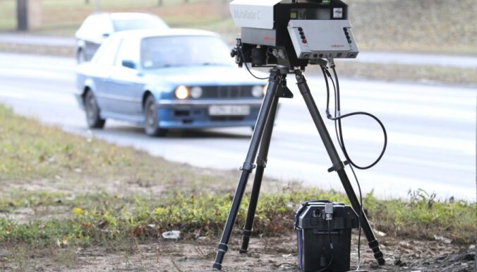 Steidzoties garām fotoradariem, pērn autovadītāji sodos samaksājuši 10,8 miljonus eiro