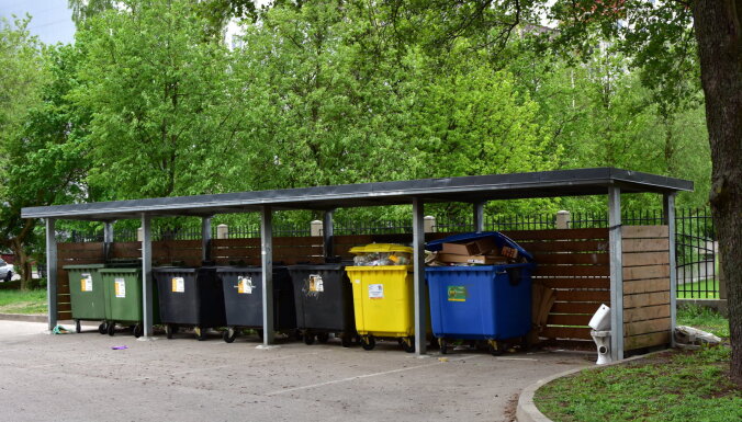 С 1 июля коммерсанты в Риге обязаны обеспечивать сортировку отходов у магазинов и АЗС