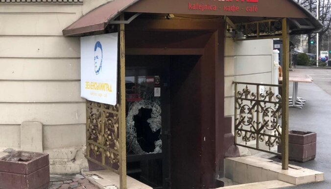 Zagļi izsituši stiklu un ielauzušies kafejnīcā 'Ļeņingrad'