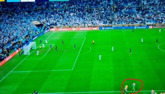 Скандал? На поле было 13 игроков Аргентины, когда Месси забивал третий гол в ворота Франции