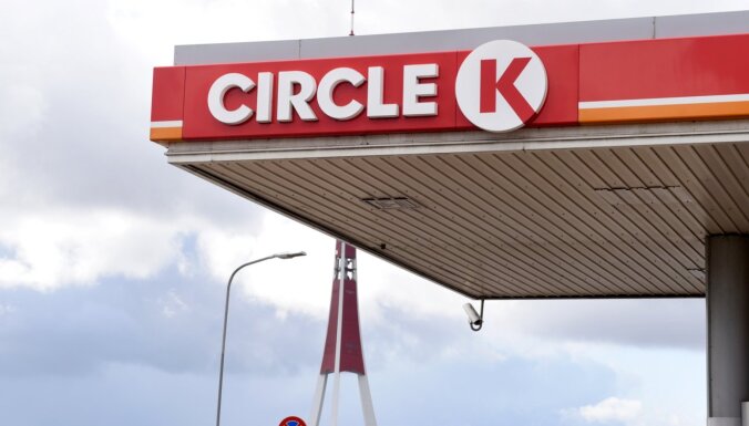 ВИДЕО. Ночью в Таллинне ограбили заправку Circle K: напали на сотрудника и забрали все деньги из кассы
