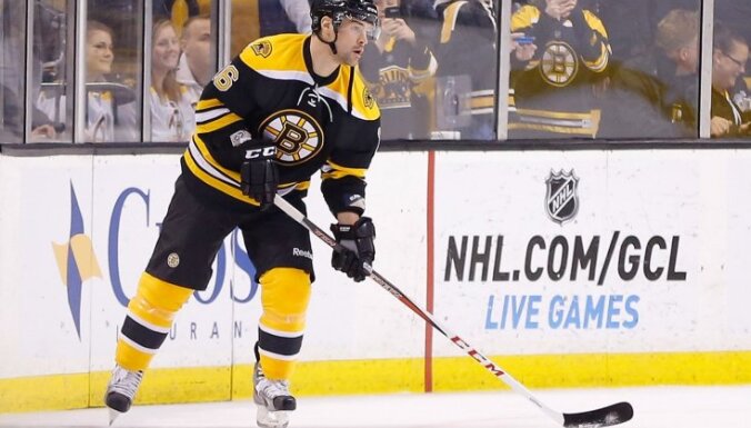 Video: Daugaviņš 'Bruins' treniņā parāda savu meistarību 'bullīšu' izpildē