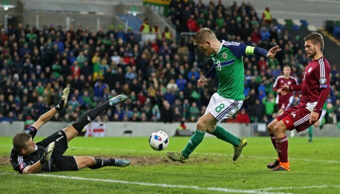 Northern Ireland - Latvia, Steven Davis scores goal