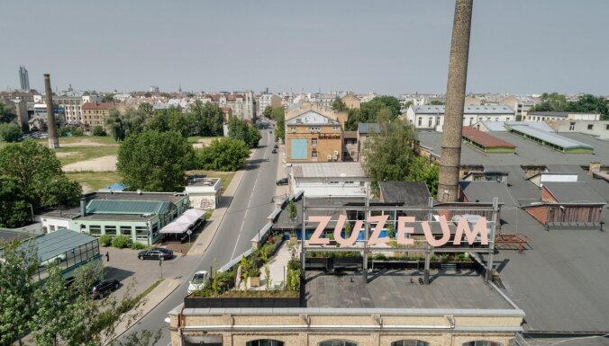 Foto: Mākslas centrs 'Zuzeum' atver jumta terasi un aicina uz zīmēšanas vakaru