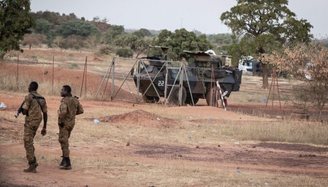 Džihādistu uzbrukumā Burkinafaso nogalināti vismaz 50 cilvēki