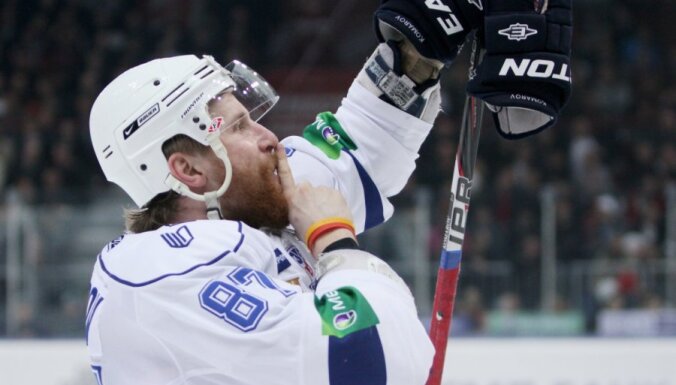 Komarovs pamet Maskavas 'Dinamo' un pārceļas uz NHL
