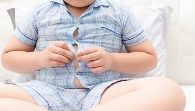 Bērnam aug svars? Pētījumi atklāj nepietiekama miega saistību ar svaru