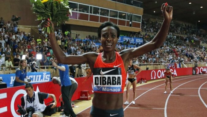 Etiopiešu skrējēja Dibaba pārspēj 22 gadu vecu pasaules rekordu 1500 metru distancē