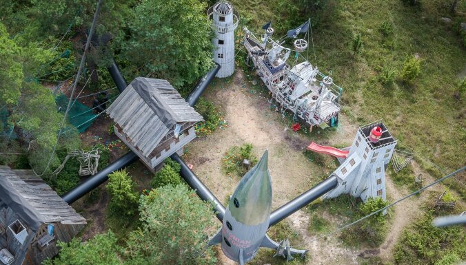 Hījumā Disnejlenda: savdabīgs parks Igaunijā ar savu Eifeļa torni