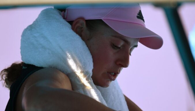 Australian Open: Шарапова за час разгромила Дарт, Остапенко проиграла