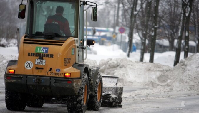 В случае необходимости в Риге ограничат движение во время уборки снега (список улиц)