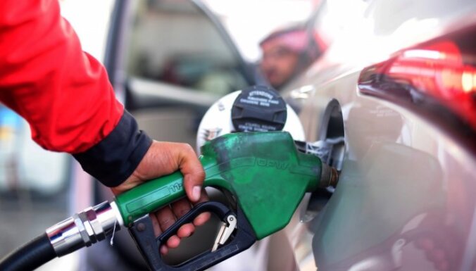 IDB ierosina apsūdzēt divus policistus par dienesta degvielas piesavināšanos