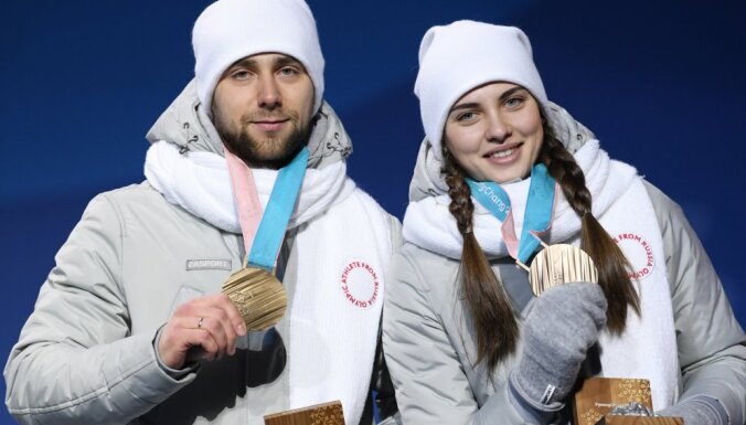Российские керлингисты Крушельницкий и Брызгалова отказались от завоеванных медалей