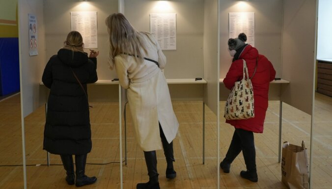 Igaunijas parlamenta vēlēšanās aktivitāte sasniegusi 63,7%