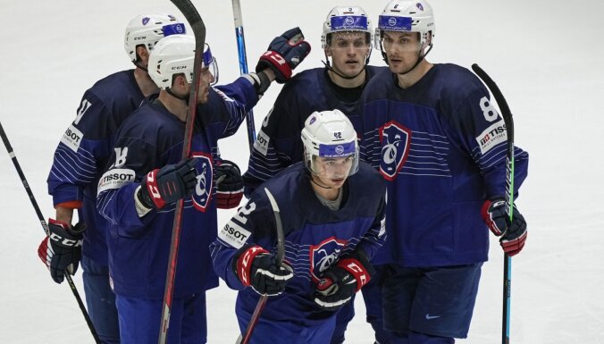 Francijas hokejisti atspēlējas un līdzīgā cīņā pieveic Kazahstānu