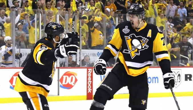 Evgeni Malkin Pittsburgh Penguins celebrates with Trevor Daley