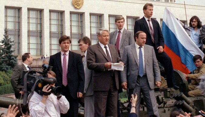 Семьям жертв путча в СССР 1991 года — ежемесячное обеспечение